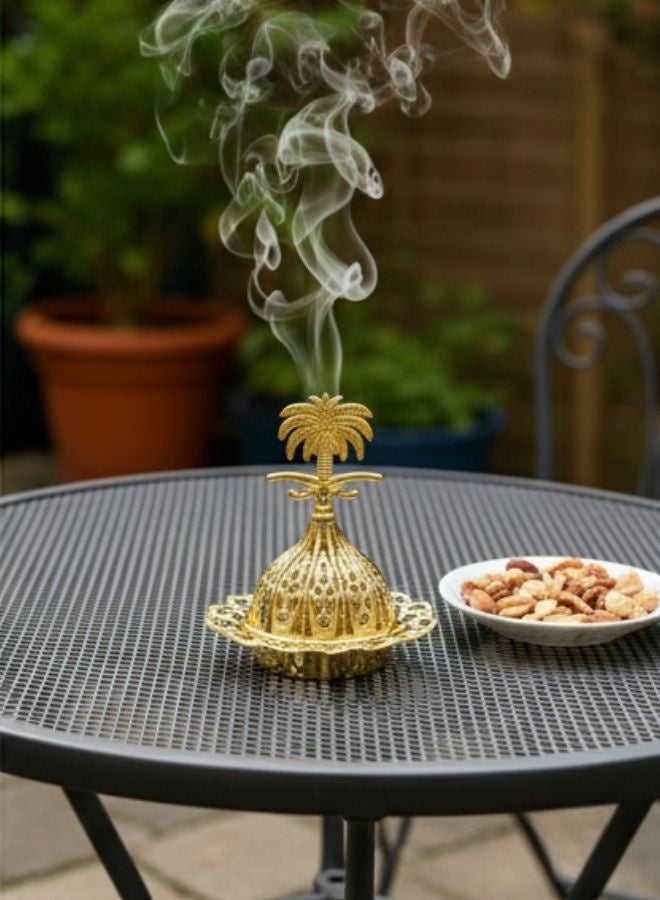 مبخرة بخور ذهبية بتصميم عربي فاخر – مبخرة معدنية مزخرفة من الحديد عالي الجودة مع غطاء قابل للإزالة – لتعطير الجو ونشر الروائح العطرية بالتساوي – قطعة ديكور فاخرة للمنازل والمناسبات – هدية مثالية للأصدقاء والعائلة - Image 3